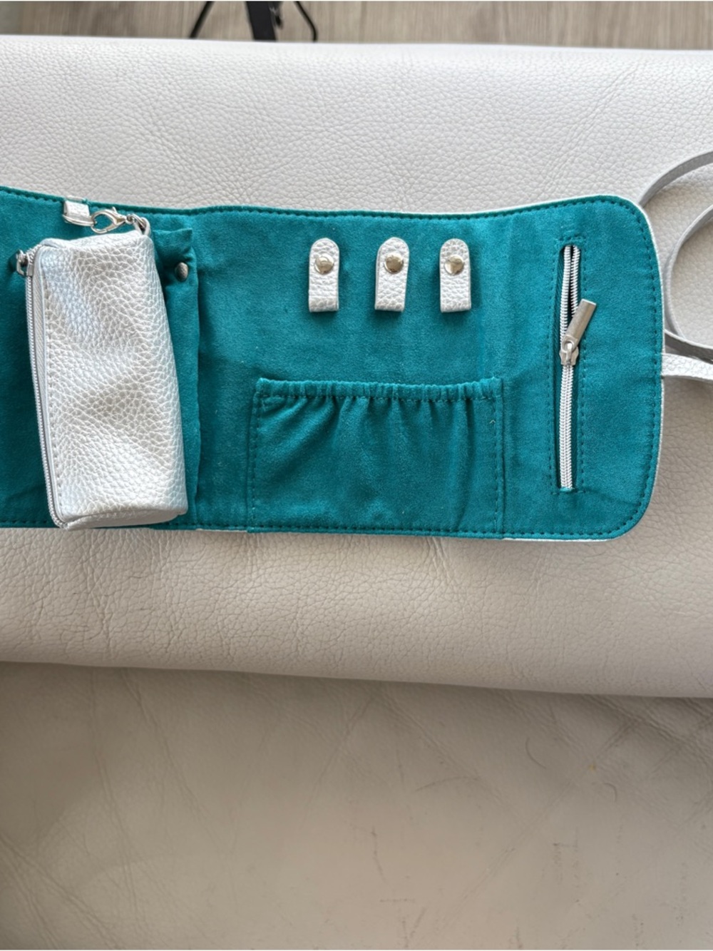 Swarovski Metallic Silver Faux Pebbled Leather Case Mini Bag Jewelry Roll - Picture 3 of 12